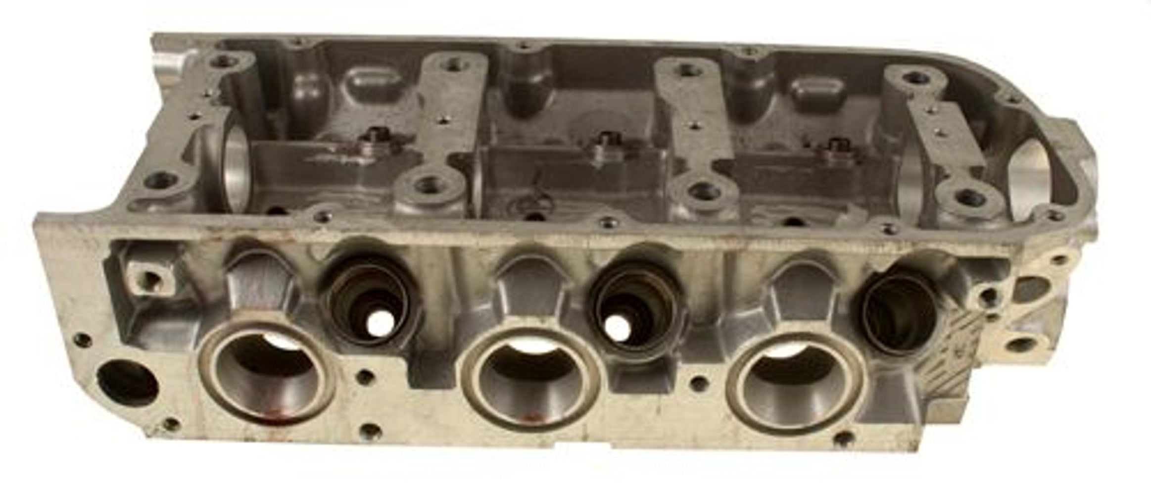 Sylinterikansi Volvo 240, 740, 760, B27, B28, oikea