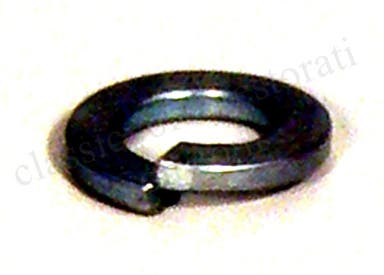 Jousialuslevy M4 4,1x7,1x0,9 mm Volvo Amazonille, Amazon Kombille