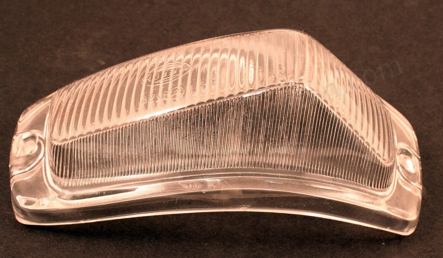 Vilkun lasi, valkoinen Volvo Amazoniin, 1957-61, vasen — bild 1 av 2